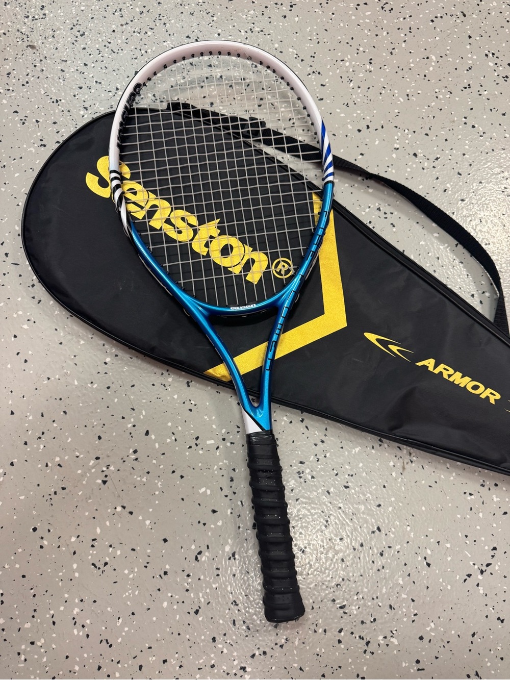 Senston 27-Inch Adult Aluminum Tennis Racquet with carry case